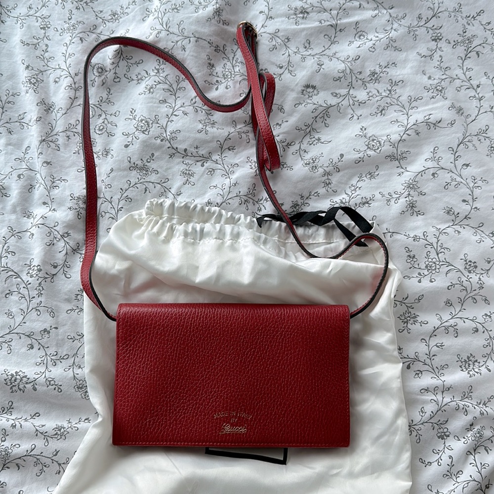 Gucci wallet purse with leather strap